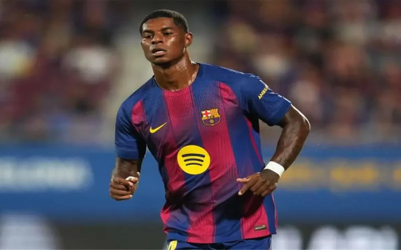 برشلونة يتقدم.. صفقة راشفورد تبتعد عن مانشستر يونايتد في سوق 2025